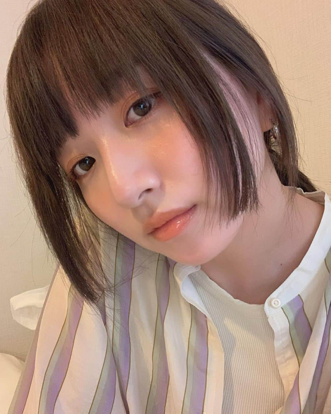 鹿沼憂妃さんのインスタグラム写真 - (鹿沼憂妃Instagram)「最近の発見👁 このリップの組み合わせ（2枚目）が かわいいいかった🍊🌼💛 . #shika_make #オレンジメイク #真顔」5月26日 21時47分 - shika_0225