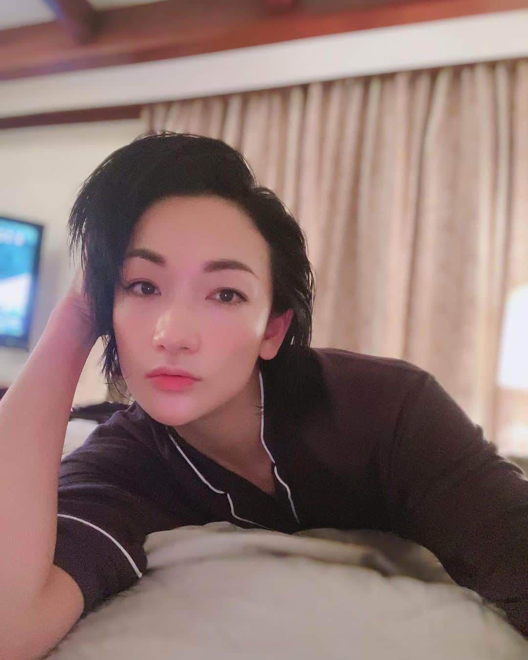 冨永愛さんのインスタグラム写真 - (冨永愛Instagram)「﻿ ﻿ Good night and sweet dreams⭐︎﻿ ﻿ おやすみなさい﻿ ﻿ 出張先のホテルにて﻿ ﻿」5月26日 22時02分 - ai_tominaga_official