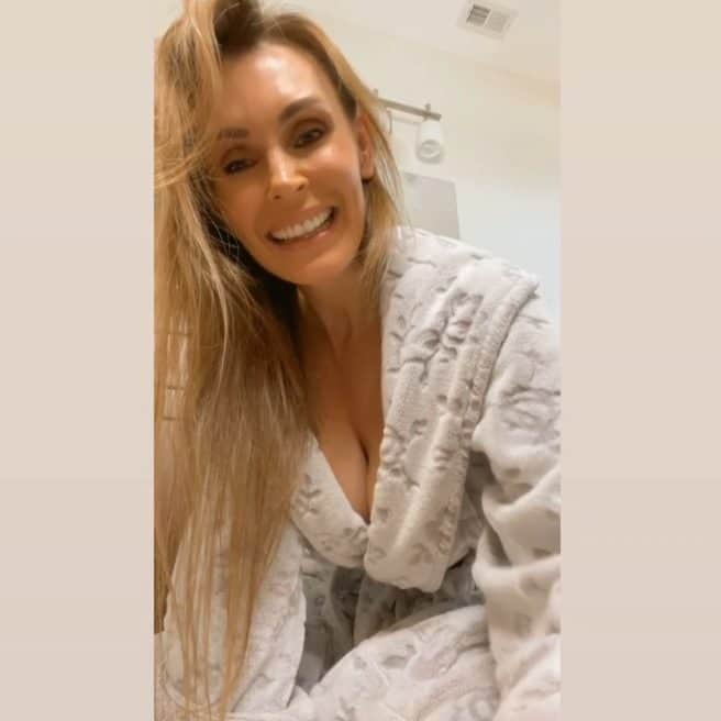 ターニャ・テイトのインスタグラム：「I love Wednesdays ! 🥰 Come & join my Live Chat Tanya Tate's Tea & Crumpets today at 10am Los Angeles time.. You know where...」