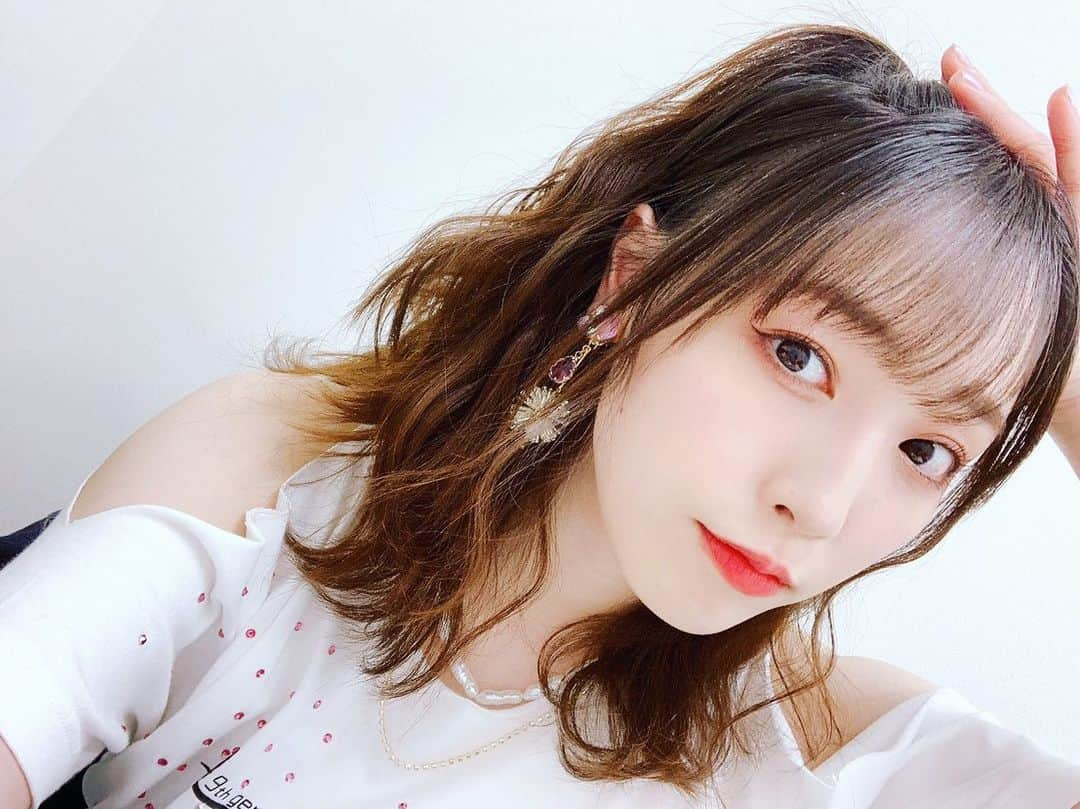 譜久村聖さんのインスタグラム写真 - (譜久村聖Instagram)「昨日はドキンちゃんヘアと おだんごツインにしたょ🍡  最近の悩み… コンサート前に前髪切っても 次のライブの時にはまた伸びてる。  伸びるの早いんだよな〜✂️   #morningmusume21 #モーニング娘21 #譜久村聖 #髪型 #ヘアアレンジ #ドキンちゃん  #おだんごツイン #9期イベント #髪 #伸び子ちゃん」5月26日 22時15分 - mizuki_fukumura.official