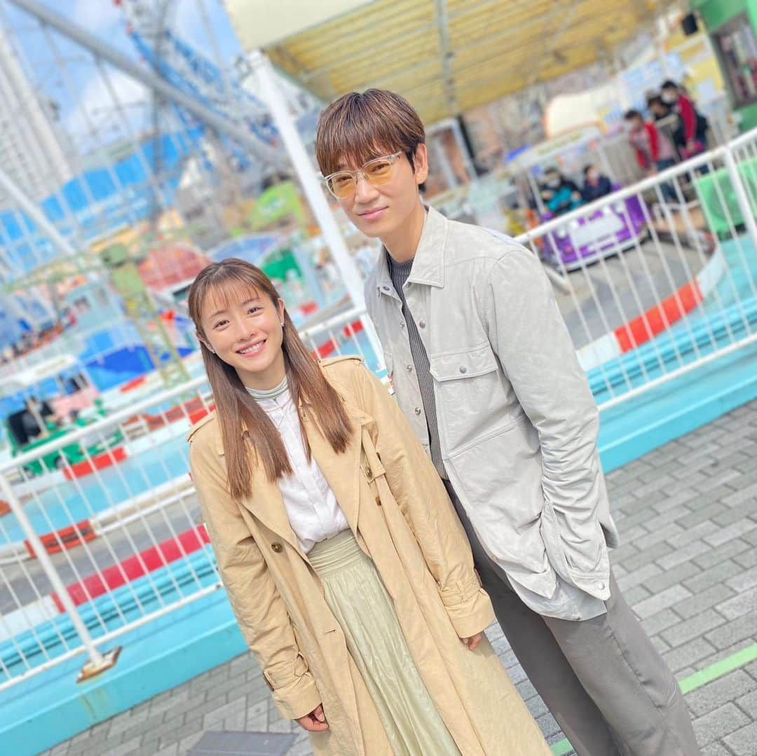 恋はDeepにさんのインスタグラム写真 - (恋はDeepにInstagram)「.  遊園地デート🎢 いいな、いいなぁ〜🎡  倫ちゃんのあんな顔が見れるなんて！ 何より2人が楽しそうすぎて微笑ましい😊  #恋はDeepに #恋ぷに #石原さとみ #綾野剛 #りんみお #倫ぷに #ラブコメポーズ #2人にはずーっと #笑っていてほしいなぁ🥰」5月26日 22時17分 - deep_ntv