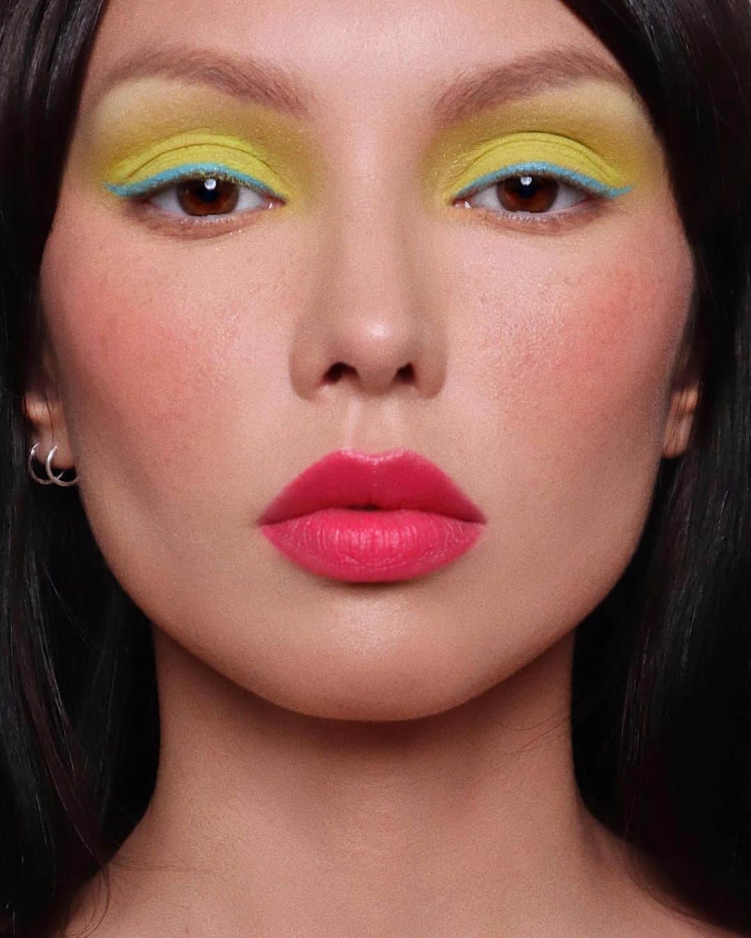 Hung Vanngoさんのインスタグラム写真 - (Hung VanngoInstagram)「“Summer Brights Makeup” video with the beautiful #KirstenKilponen (@kirstenkilponen ) is now up on my #YouTube channel. Link is in my bio. All product credits are in the video and the video description! xx  Preditor @ninomars  Assisting @sooparkmakeup @tsuyo_sekimoto」5月26日 22時59分 - hungvanngo