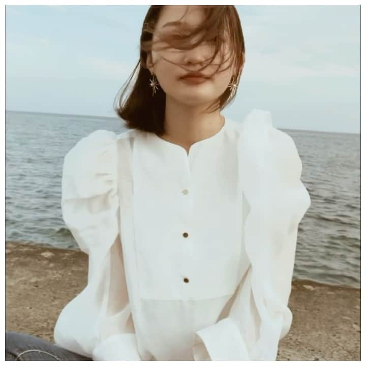 金香里のインスタグラム：「誕生日を迎えました。  こうして毎日を健康で過ごせてることに感謝だなぁ。  いつも沢山の応援をありがとうございます☺️✨ 産んでくれた両親と、これまで支えてくれた方々への感謝の気持ちを忘れず、これからも毎日を一生懸命楽しみたいと思います🌼  今日は3年ぶりのスーパームーンが見れる日ですね。  皆さんに沢山の幸せが訪れますように🌝」