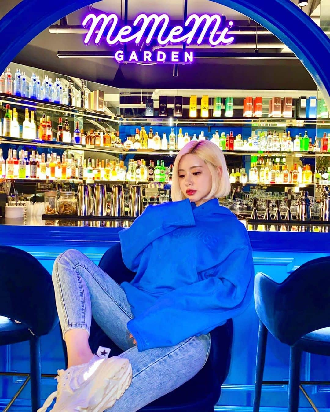 Dj Sodaさんのインスタグラム写真 - (Dj SodaInstagram)「파란색 좋아해?👩🏼🦋💙 I like blue👩🏼🦋💙what’s your favorite color? #미미미가든 #mememigarden #gotnofears」5月26日 23時37分 - deejaysoda