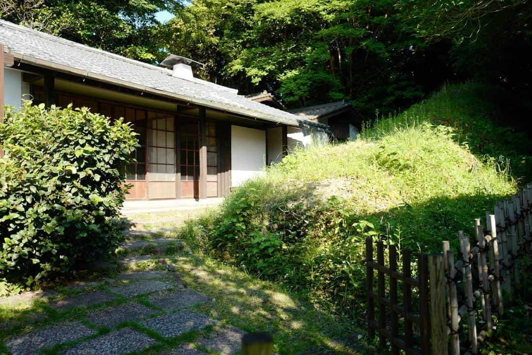 行方 久子 Hisako Namekataのインスタグラム：「. 夢に出てきた太郎右衛門の昔の登り窯。  いつ見ても、まるで生き物かのように魂があるように見える。 龍のように、今にも空に登っていきそう。」
