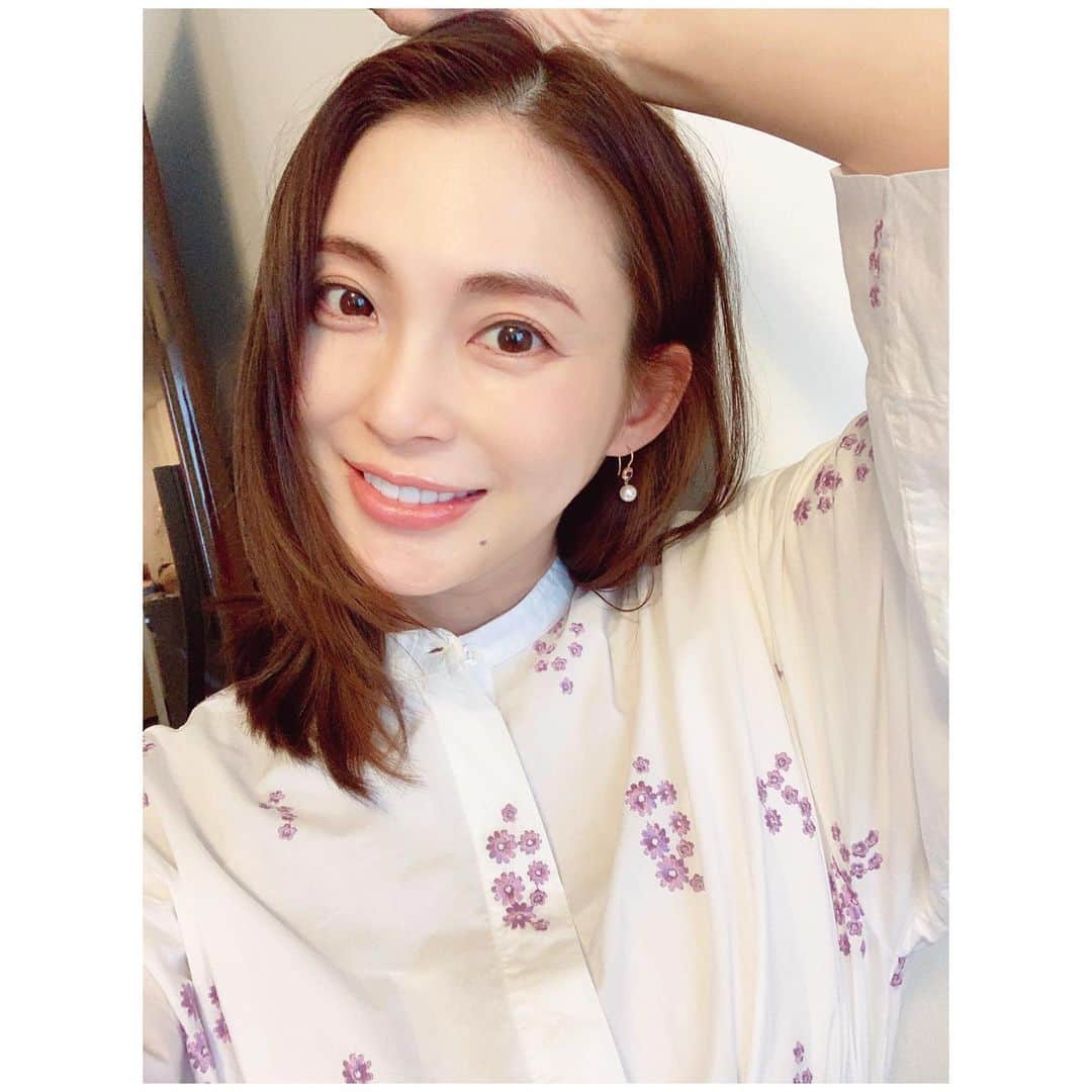 押切もえさんのインスタグラム写真 - (押切もえInstagram)「Good morning. 今朝も元気な息子に合わせて（起こされ？）5時半起きの私です。  家事も早めに済んだので、すでに三文くらいは得したかも？  今週掲載される朝日新聞の書評原稿も書けて一安心。土曜日の朝刊に載りますので、ぜひ。  そして今夜19時はYouTubeアップします。 最近の購入品をまとめて紹介するよ。 （この写真で着ている服も）  ぜひ観てね♪  #morning #朝日新聞　#書評委員 #YouTube #MoeCH」5月27日 10時16分 - moe_oshikiri