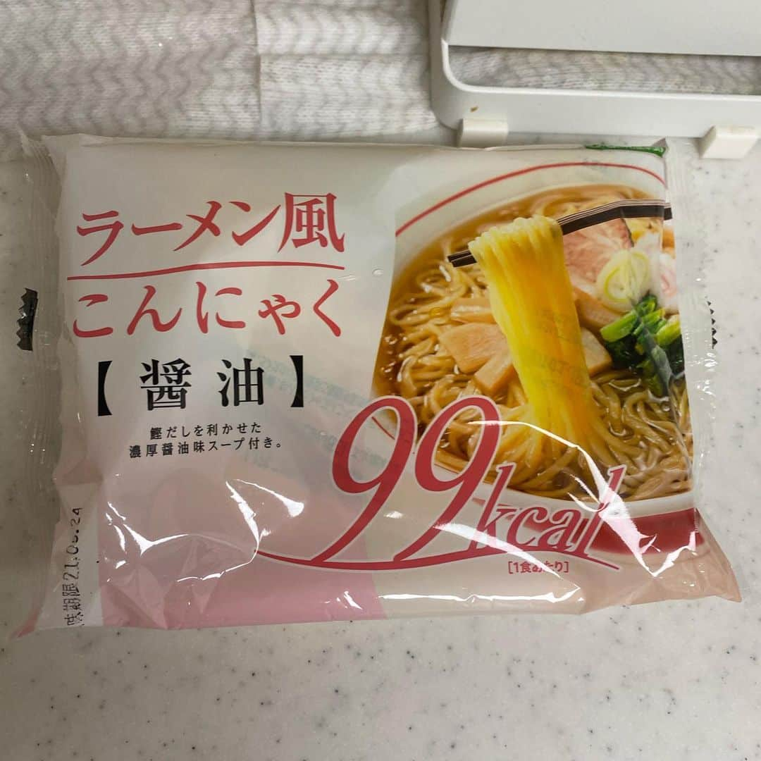 おたけさんのインスタグラム写真 - (おたけInstagram)「痩せ飯。  何気ない1日の食事！  らーめんはなかなか食べれないので置き換えて！ タンパク質足りない時はプロテインを飲んで補給。  ジンギスカンはヘルシーで優秀！  朝、昼、晩であげてます  お試しあれ  #ダイエット #ダイエット飯 #痩せ飯 #ジャンポケ #おたけ」5月27日 10時25分 - poket1202