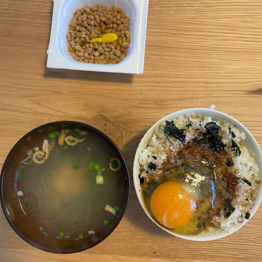 おたけのインスタグラム：「痩せ飯。  何気ない1日の食事！  らーめんはなかなか食べれないので置き換えて！ タンパク質足りない時はプロテインを飲んで補給。  ジンギスカンはヘルシーで優秀！  朝、昼、晩であげてます  お試しあれ  #ダイエット #ダイエット飯 #痩せ飯 #ジャンポケ #おたけ」