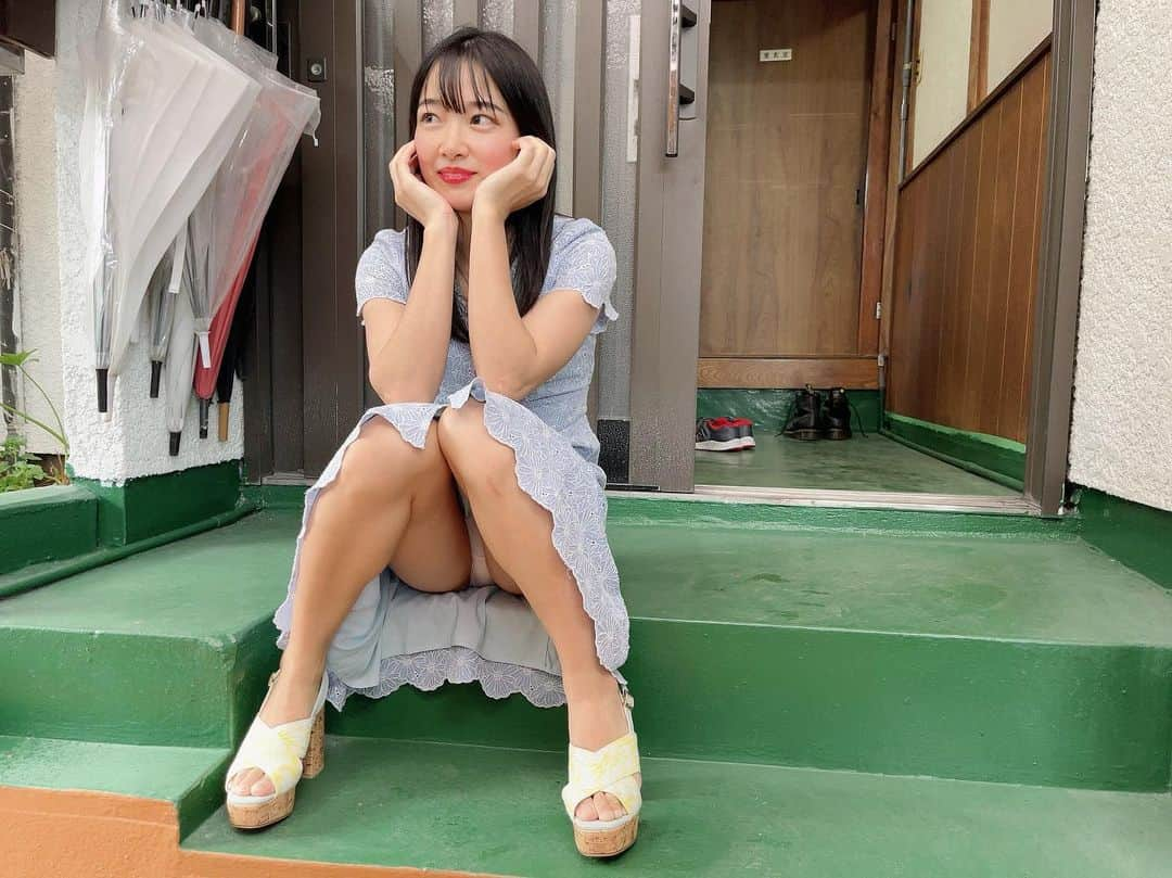 藍沢梨夏さんのインスタグラム写真 - (藍沢梨夏Instagram)「おかえりなさい💕 今日も帰りを待ってたよ？☔️   #チラリズム探究家  #ちらり  #グラビア  #脚フェチ  #japanesegirl  #お家グラビア  #gravure  #黒髪」5月27日 19時00分 - rika.aisawa