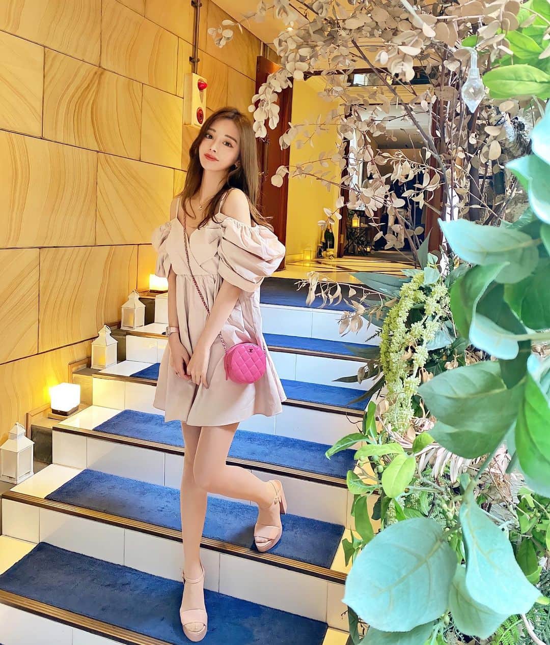 のインスタグラム：「お誕生日会コーデ🌷 最近はぶりっとしたデザインに何処かワンポイントボリュームのある服が好き♡ CHANELのbagと相性🙆‍♀️💖💛  夏もいっぱい着よう🌴  #thegirlssociety#CHANEL#chanelbag #eimyistoire#eimyistoire_official#エリュシオンハウス#青山エリュシオンハウス#誕生日会#トイレ我慢ポーズ」