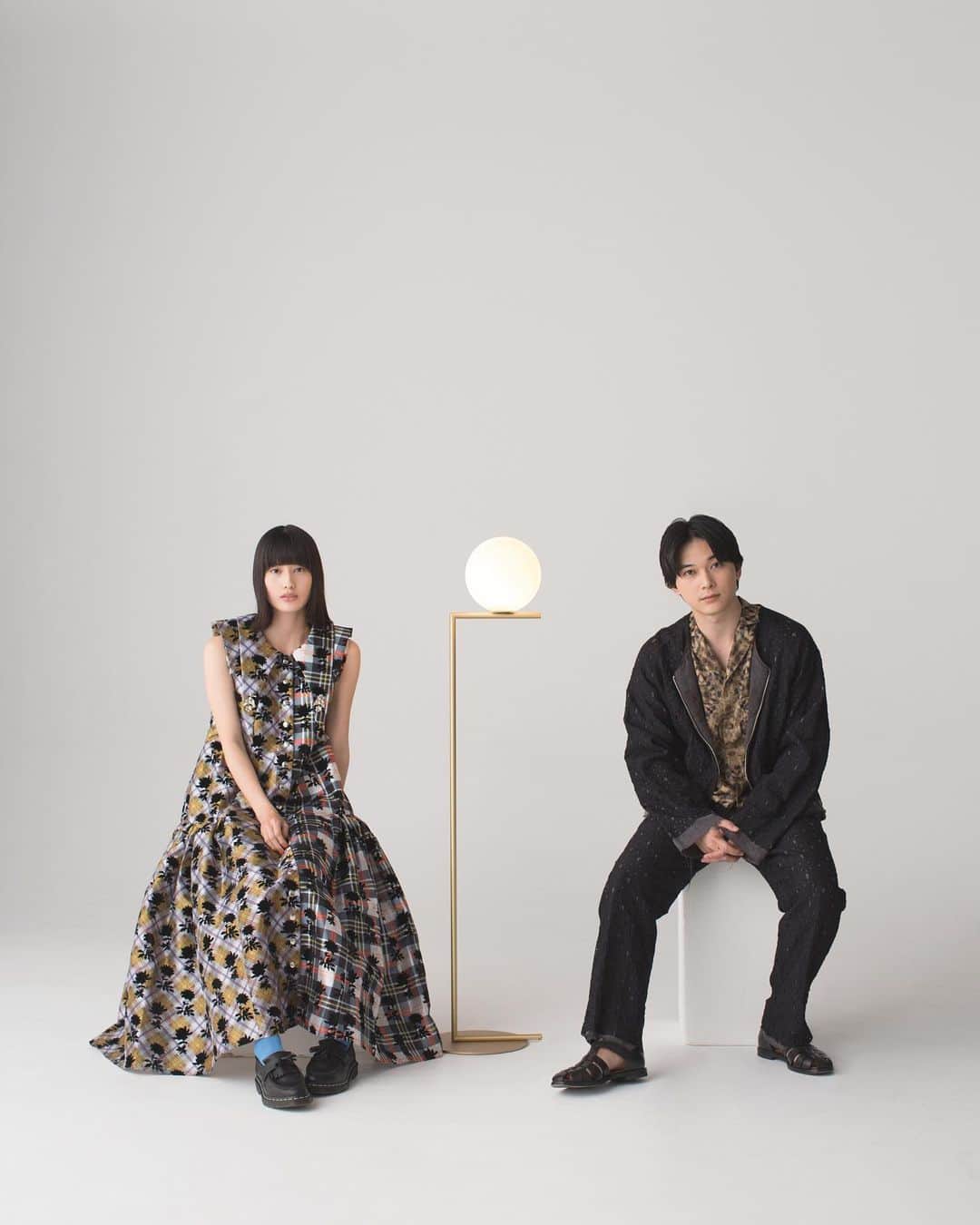 橋本愛さんのインスタグラム写真 - (橋本愛Instagram)「吉沢さんのSPUR連載に呼んでいただきました、お洋服の栄一さんに違和感、笑  初めての対談楽しかったです、ぜひみてね💡照明かわいい。。  @spurmagazine」5月27日 19時04分 - ai__hashimoto
