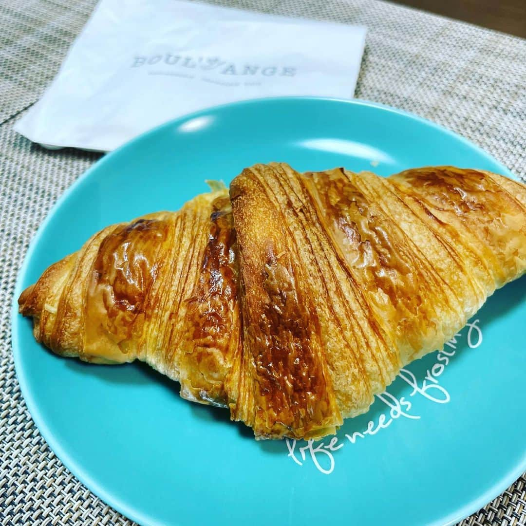 リンさんのインスタグラム写真 - (リンInstagram)「🥐 #本日の  #クロワッサン  #boulange  #ブールアンジュ」5月27日 19時08分 - lynn.06.01