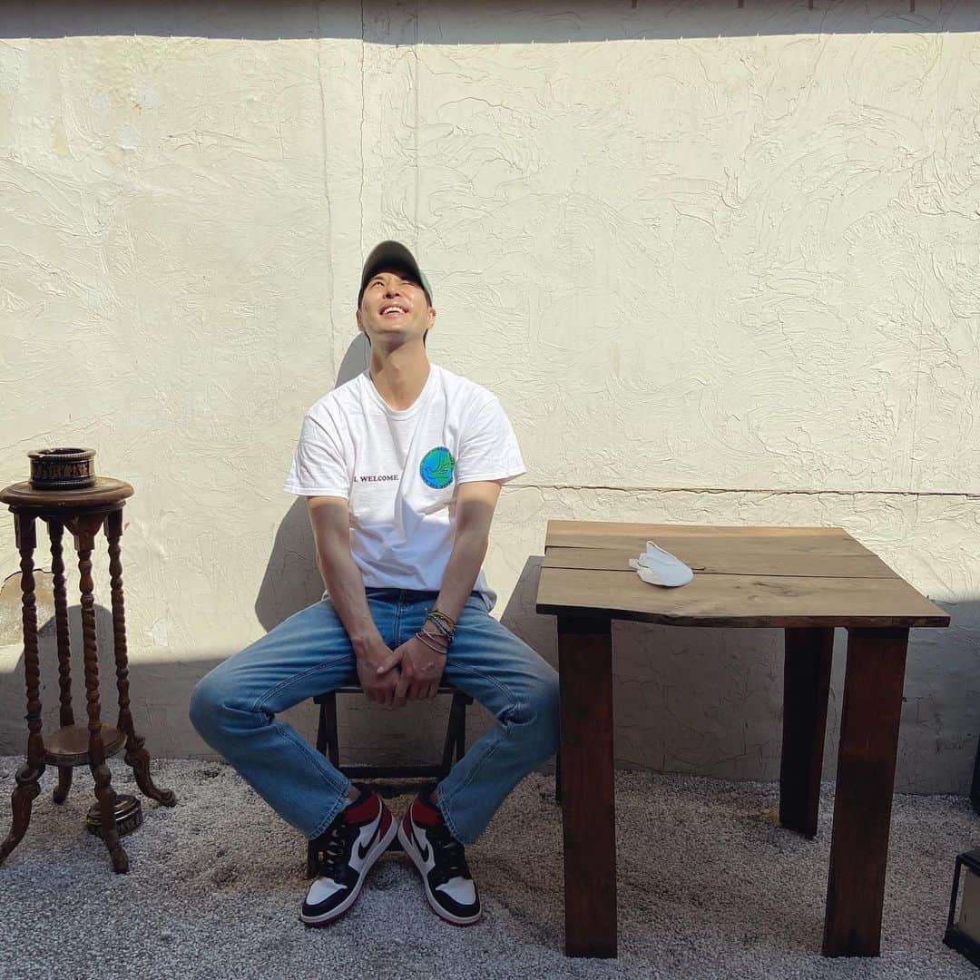 キム・ジソクのインスタグラム：「비타민 D 충전⚡️」