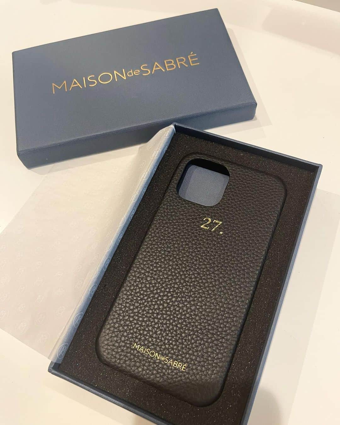 山口清香さんのインスタグラム写真 - (山口清香Instagram)「@maisondesabre  新しいiPhoneケース🖤  カメラバキバキなのバレる🤦🏻‍♀️  #maisondesabre  #makeyourmark  #caseiphone」5月27日 19時23分 - sayaka__yamaguchi_