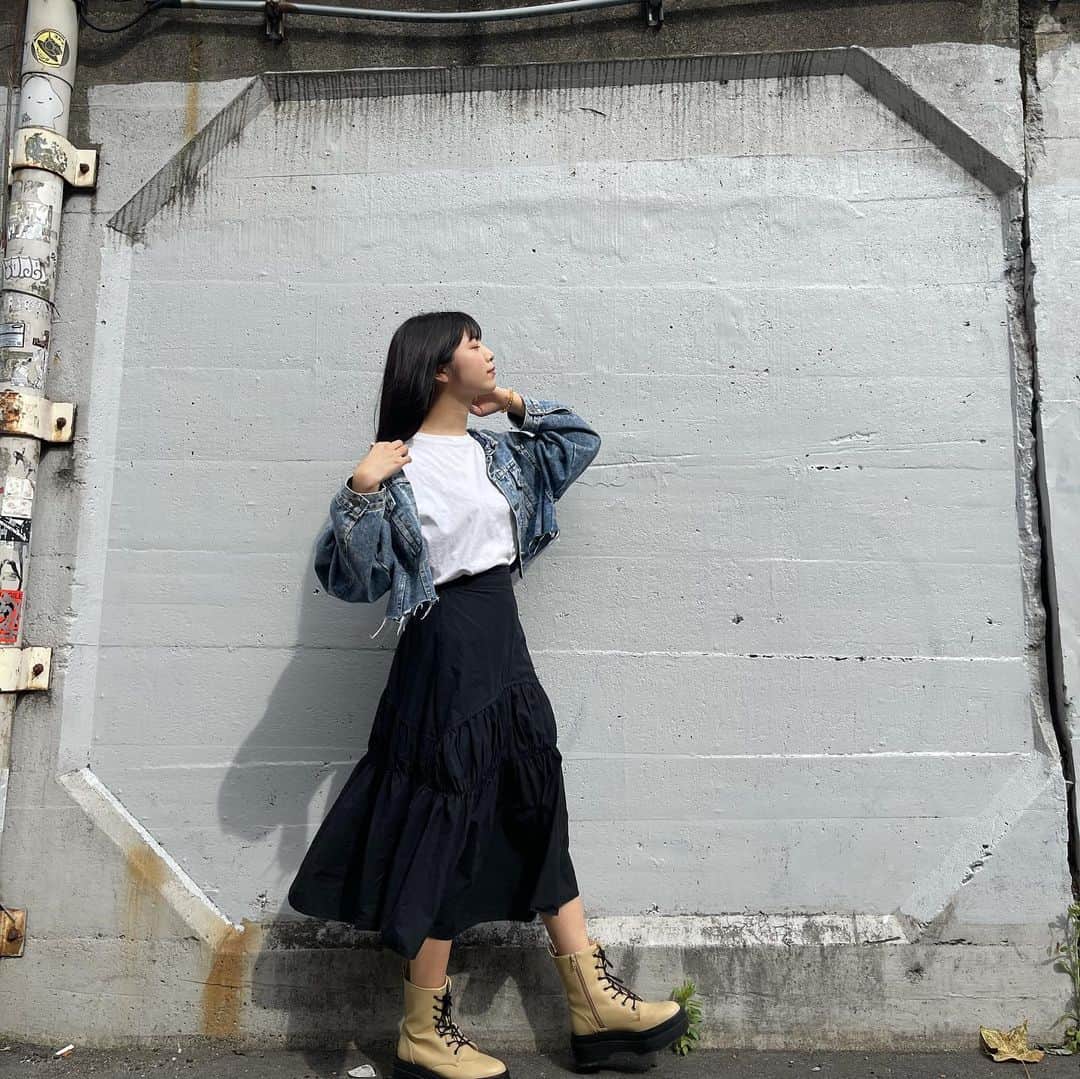 吉田莉桜さんのインスタグラム写真 - (吉田莉桜Instagram)「最近、ロングスカート好きだなぁぁ🥰 ・ ・ ・ ・ #全身 #全身コーデ #黒髪」5月27日 19時34分 - yoshida_rio_official