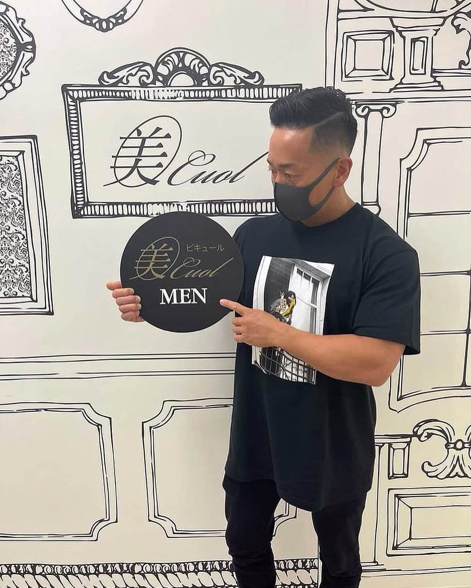 Tadashi Itoのインスタグラム：「💆🏽‍♂️  初の小顔コルギ受けてきた✨  頭やら首やら凝り固まってたけど丁寧な施術でめちゃスッキリ💆🏽‍♂️  顔もゴリゴリやってもらってシャープになったし痛気持ち良さがクセになる☺️ 即効性に感動👏🏽✨  @bicuol_aya さんありがとうございました☺️  @bicuol_men  @oj_bi_cuol   #bicuol #美cuol #美cuolmen #ビキュール #メンズコルギ #コルギ #メンズ美容 #美容男子 #名古屋コルギ #小顔矯正」
