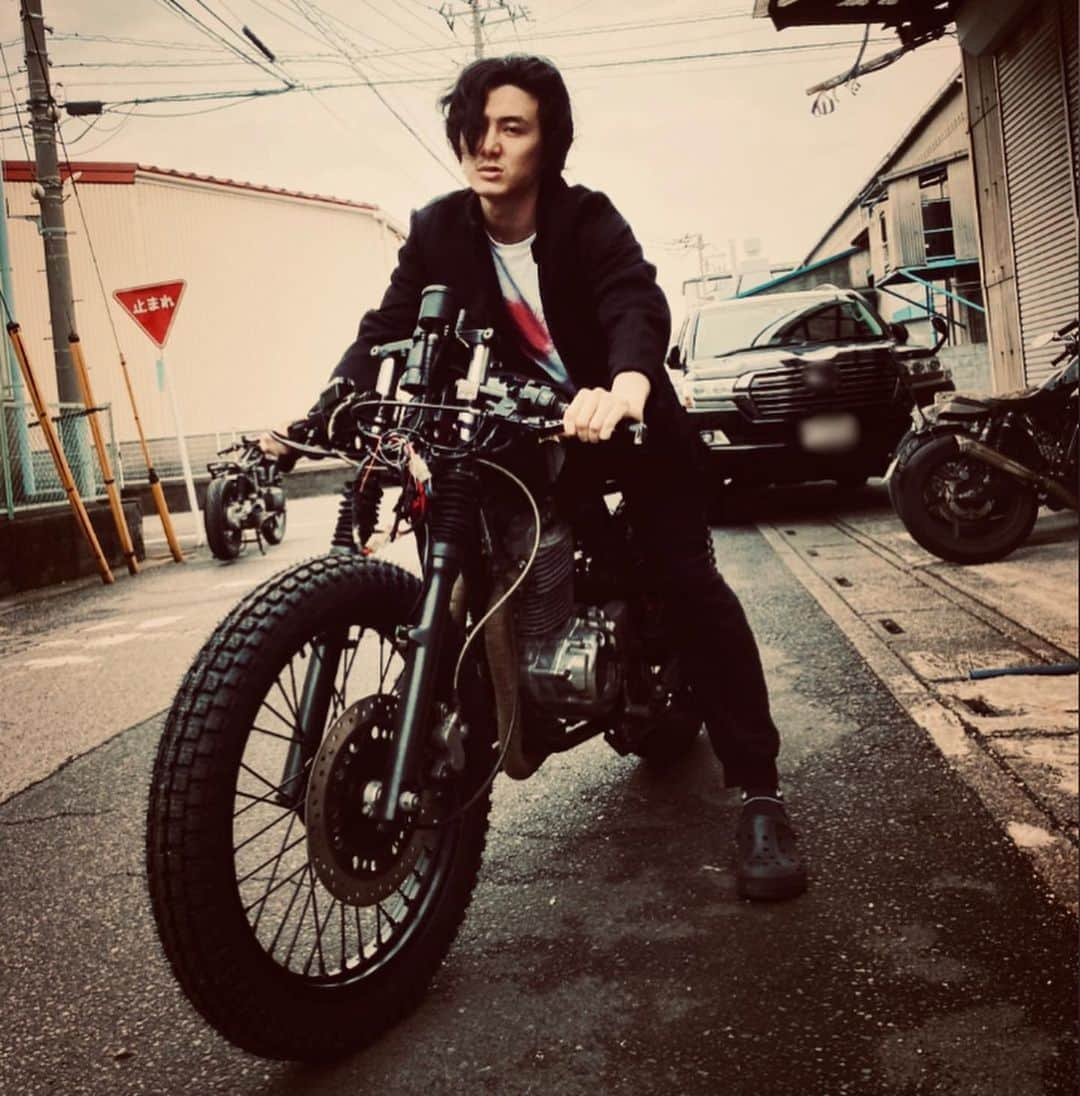 藤井風さんのインスタグラム写真 - (藤井風Instagram)「🏍」5月27日 20時07分 - fujiikaze