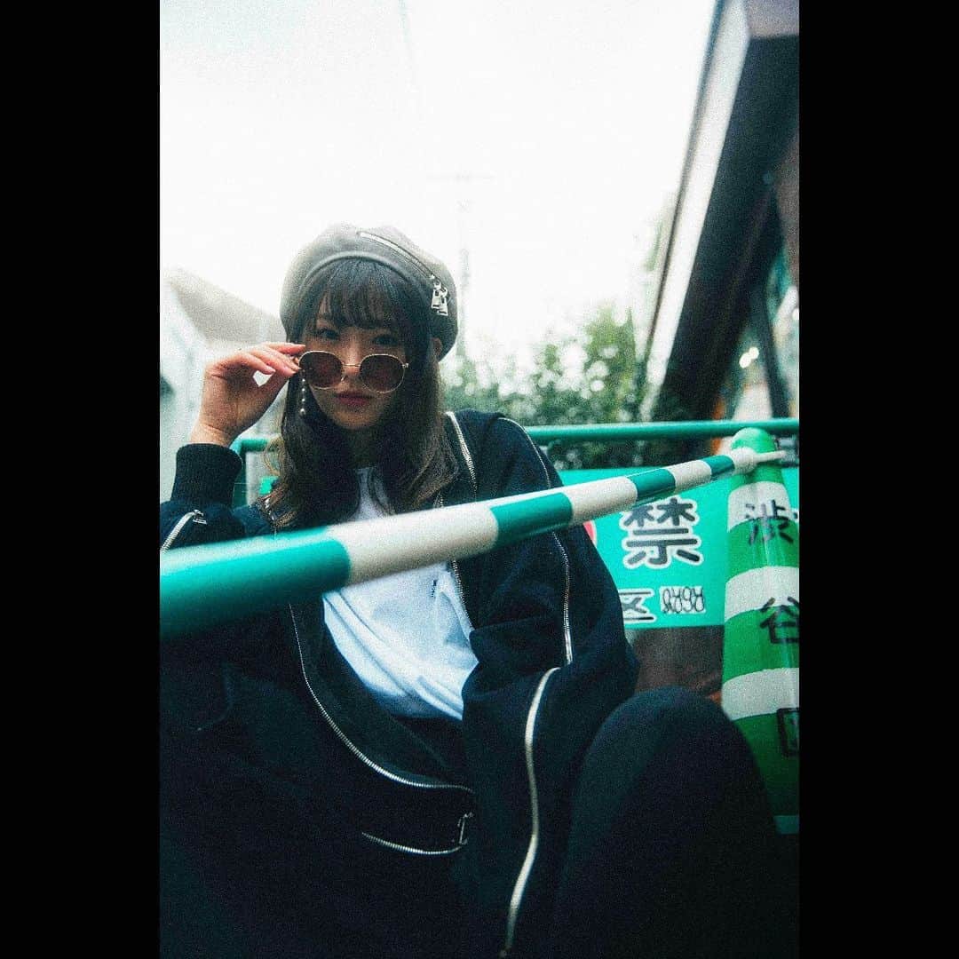 長谷川かすみのインスタグラム：「☔️☂️☔️  かっこいい格好も好き🕶」