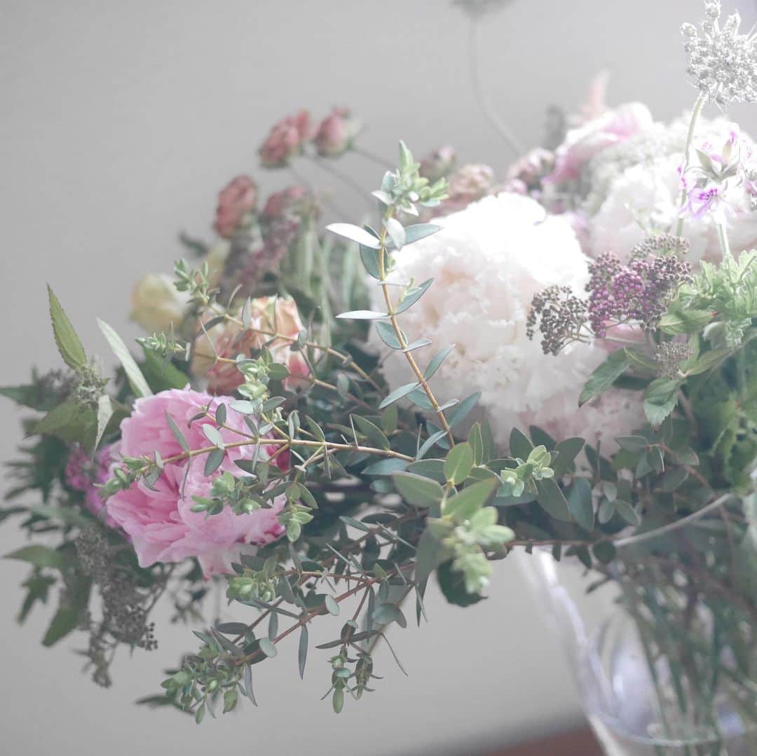 木本泉さんのインスタグラム写真 - (木本泉Instagram)「- 素敵な花束💐  綺麗すぎる💓 ありがとうございます！ お家が一気に明るくなりました🏠」5月27日 14時00分 - izumikimoto