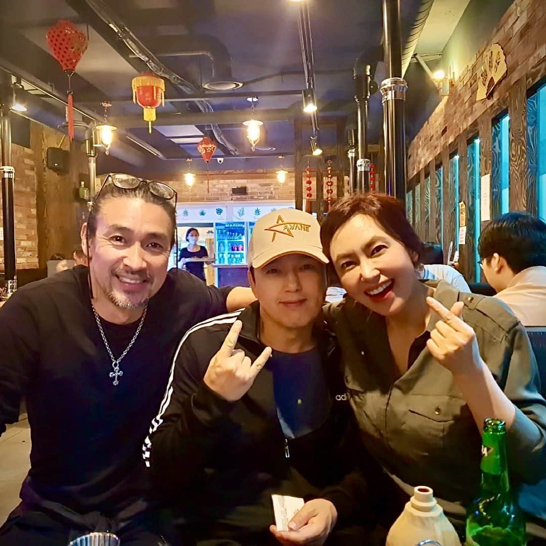 シン・ソンウのインスタグラム：「좋은 친구들!^^ 오랜만에 !^^ #신성우 #shinsungwoo #김광규 #김선경」