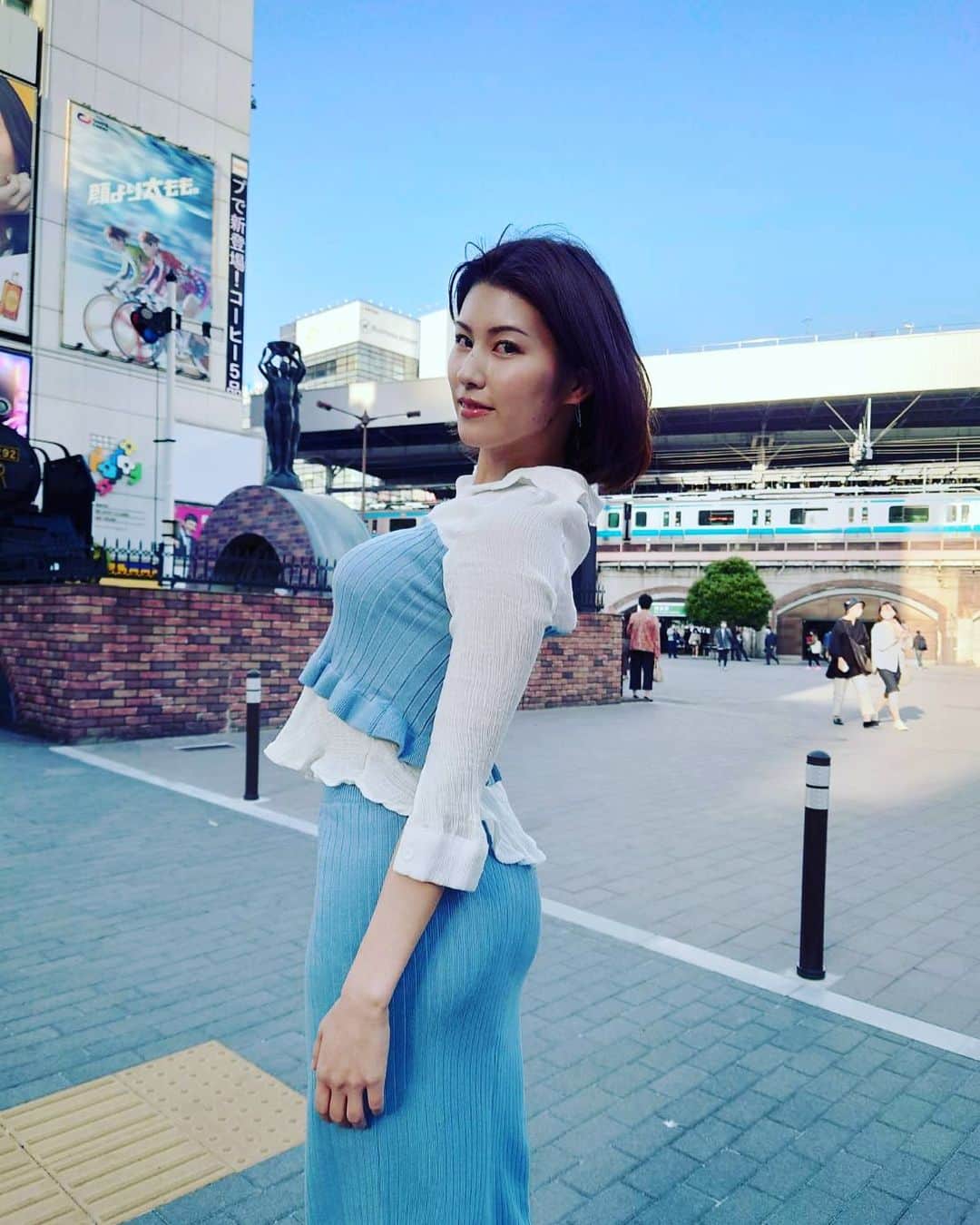 美乃すずめのインスタグラム：「＊ いつの間にかフォロワー様9万人突破❣️ 感謝永遠に、、です♡ これからも美乃すずめを宜しくね🐦 まだTwitterの方が更新率高めなのでフォローしてもらえると喜びます╰(*´︶`*)╯」