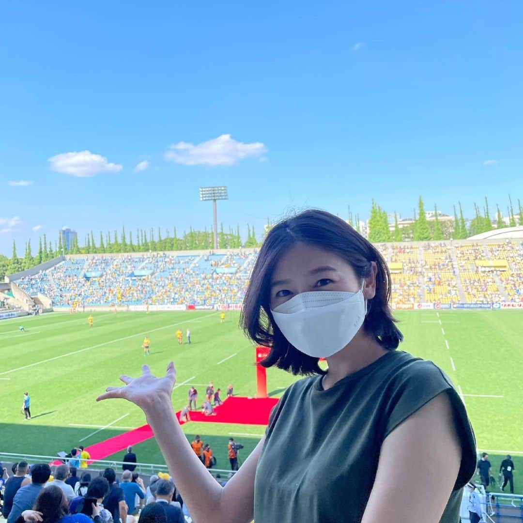 上野優花さんのインスタグラム写真 - (上野優花Instagram)「最後のトップリーグ決勝🏉  余韻に浸りすぎてもう4日も経ってしまいましたが…  本当に良い試合でしたよね🥺✨  パナはサントリーをよく研究したんだなぁと感じる強靭なディフェンスで完全に前半はリード。  後半、サントリーもいつものラグビーを取り戻していましたが、5点差でパナソニックが勝利‼️  5季ぶりの日本一、 おめでとうございます😊⭐️  この試合で福岡選手は引退。 あの走りをまだまだ観ていたい寂しい気持ちもありますが、 第二の人生も福岡選手らしく突き進んでいただきたいです😄🙌🏻  そしてボーデンバレット選手も帰国されましたね。 また日本にいつか戻ってきてプレーしてくださることを願います🙏🏻 素晴らしいプレーをありがとうございました🥰  新リーグによる 更なる日本ラグビーの発展を楽しみにしています🥳  #本日もラグビー観戦日和でした #ラグビー #ラグビー女子 #rugby #トップリーグ」5月27日 16時19分 - yuka_ueno89