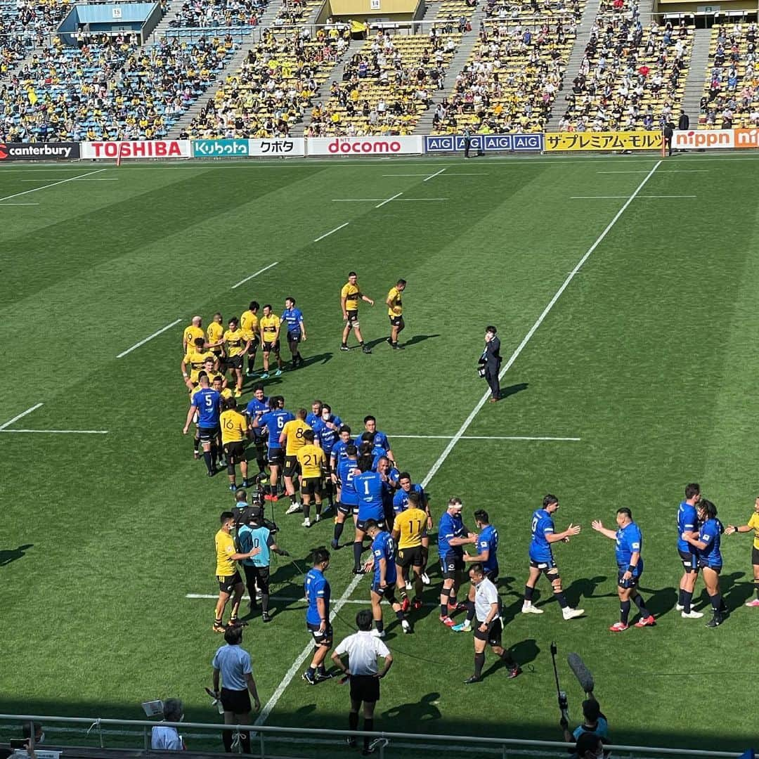 上野優花さんのインスタグラム写真 - (上野優花Instagram)「最後のトップリーグ決勝🏉  余韻に浸りすぎてもう4日も経ってしまいましたが…  本当に良い試合でしたよね🥺✨  パナはサントリーをよく研究したんだなぁと感じる強靭なディフェンスで完全に前半はリード。  後半、サントリーもいつものラグビーを取り戻していましたが、5点差でパナソニックが勝利‼️  5季ぶりの日本一、 おめでとうございます😊⭐️  この試合で福岡選手は引退。 あの走りをまだまだ観ていたい寂しい気持ちもありますが、 第二の人生も福岡選手らしく突き進んでいただきたいです😄🙌🏻  そしてボーデンバレット選手も帰国されましたね。 また日本にいつか戻ってきてプレーしてくださることを願います🙏🏻 素晴らしいプレーをありがとうございました🥰  新リーグによる 更なる日本ラグビーの発展を楽しみにしています🥳  #本日もラグビー観戦日和でした #ラグビー #ラグビー女子 #rugby #トップリーグ」5月27日 16時19分 - yuka_ueno89