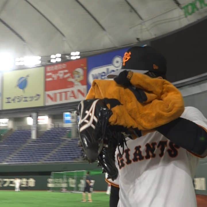 のインスタグラム：「#ともに強く #不意打ち #沼田翔平 投手 #ハニカミ #巨人 #giants #ジャイアンツ #読売ジャイアンツ  #野球 #プロ野球 #東京 #tokyo  #交流戦 #セパ交流戦」