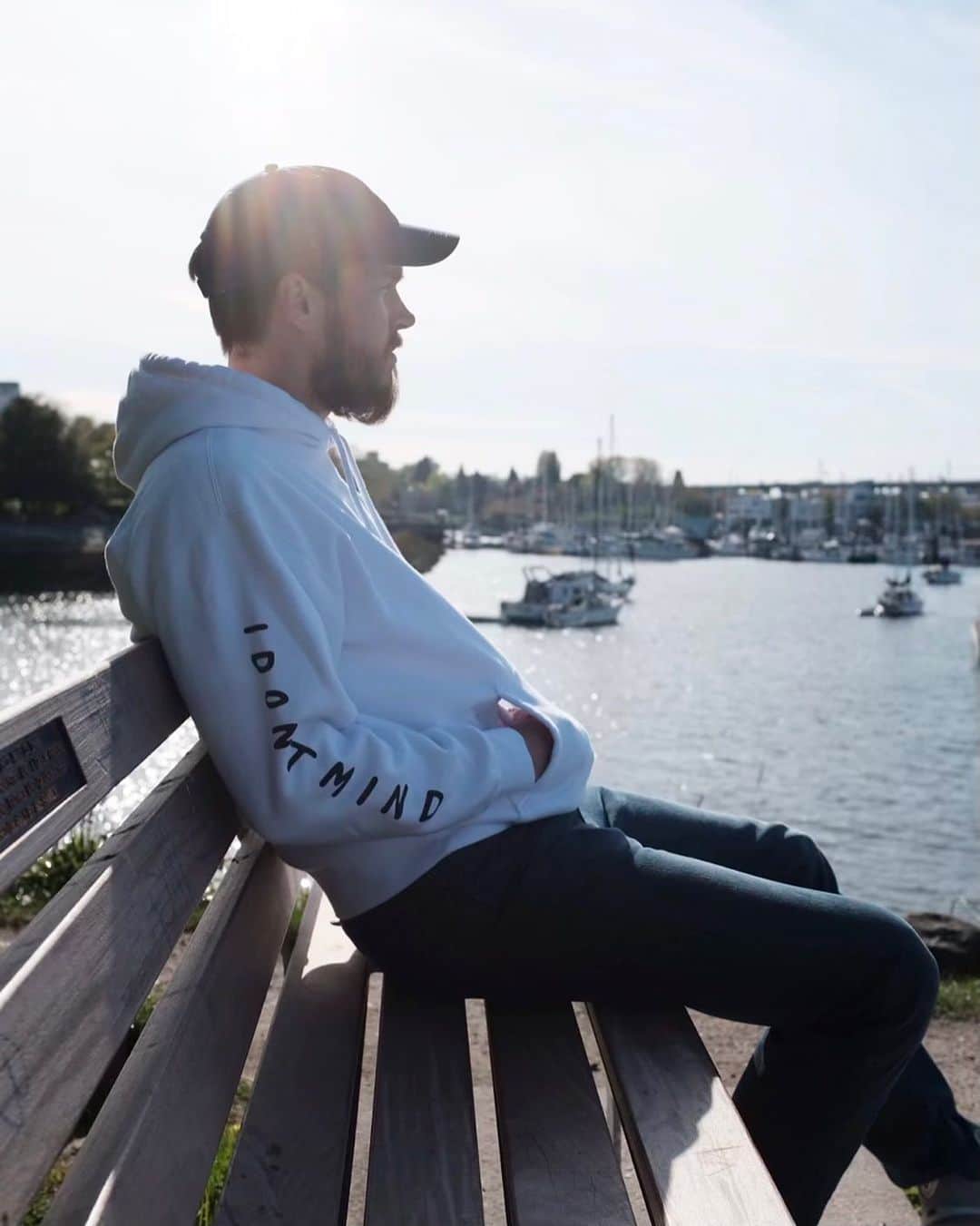 クリス・ウッドのインスタグラム：「There’s a few more days left in Mental Health Month. Take care of yourself. Check on the people you love. Visit idontmind.com for resources, information, and inspiration.   This post is short because I’m prioritizing my mental health and my family. I hope you find time to do the same. ♥️  Your mind matters. Talk about it.   @idontmind #idontmind #mentalhealthmonth」