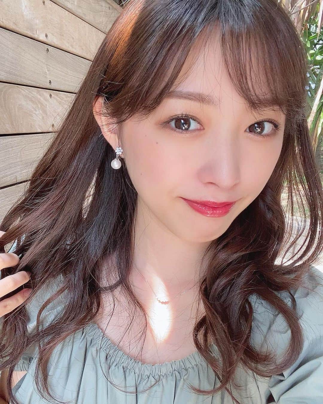 のインスタグラム：「🌬🍃  今日は雨で少し肌寒かったですね☔️  この前聞かれたイヤリング @tao.collection.official  ぽつんと大きめのパールがワンポイントで可愛い〜❤︎  #シルバーアクセサリー #taocollections」