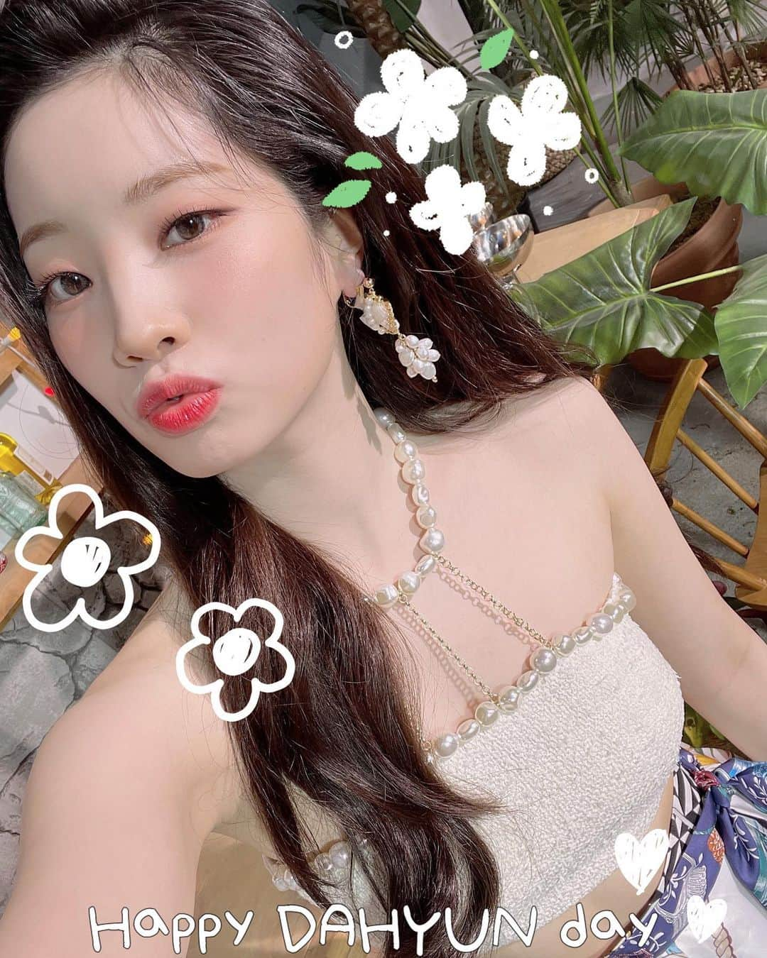 TWICEさんのインスタグラム写真 - (TWICEInstagram)「Happy DAHYUN day🎂 2021.05.28 00:15 (KST) on V LIVE - #TWICE #트와이스 - {#nayeon #나연 #jeongyeon #정연 #momo #모모 #sana #사나 #jihyo #지효 #mina #미나 #dahyun #다현 #chaeyoung #채영 #tzuyu #쯔위}」5月27日 21時07分 - official.twice