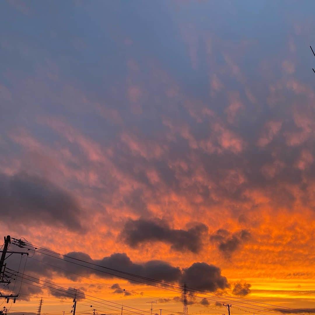 熊谷真実さんのインスタグラム写真 - (熊谷真実Instagram)「こんな空が見れるから、浜松にいてよかったと思う。  #熊谷真実 #夕焼け雲 #浜松の夕空 #浜松の空気 #浜松の自然 #空が見える」5月27日 21時34分 - mami_kumagai310