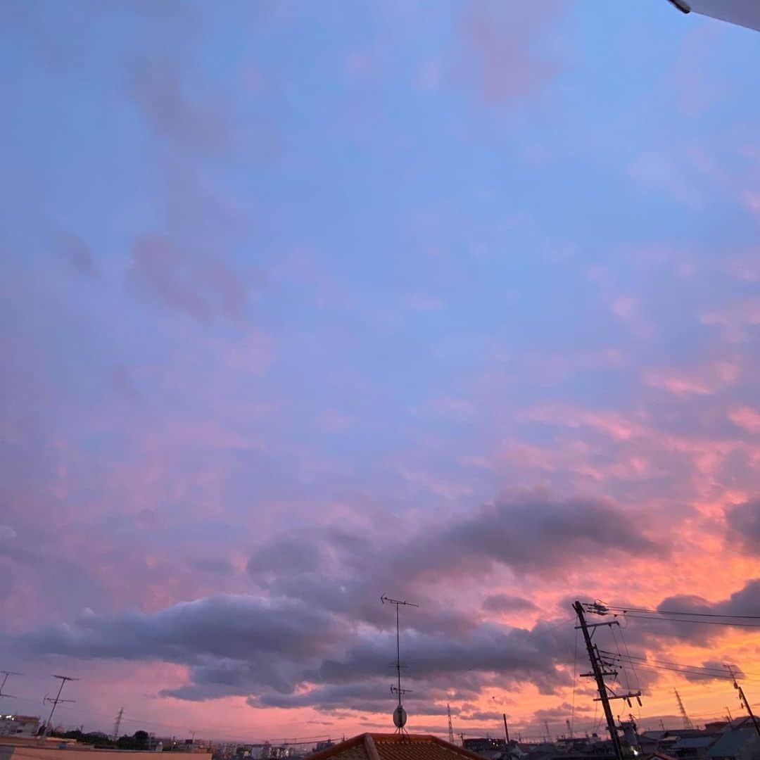 熊谷真実さんのインスタグラム写真 - (熊谷真実Instagram)「こんな空が見れるから、浜松にいてよかったと思う。  #熊谷真実 #夕焼け雲 #浜松の夕空 #浜松の空気 #浜松の自然 #空が見える」5月27日 21時34分 - mami_kumagai310