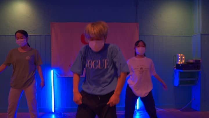 HARUのインスタグラム：「@__nobu_aki_02__ さんlesson🥵💕 ・ 初めてnobuさんと一緒に踊らせて貰った😳 今も首痛いし太もも筋肉痛絶好調☺️」