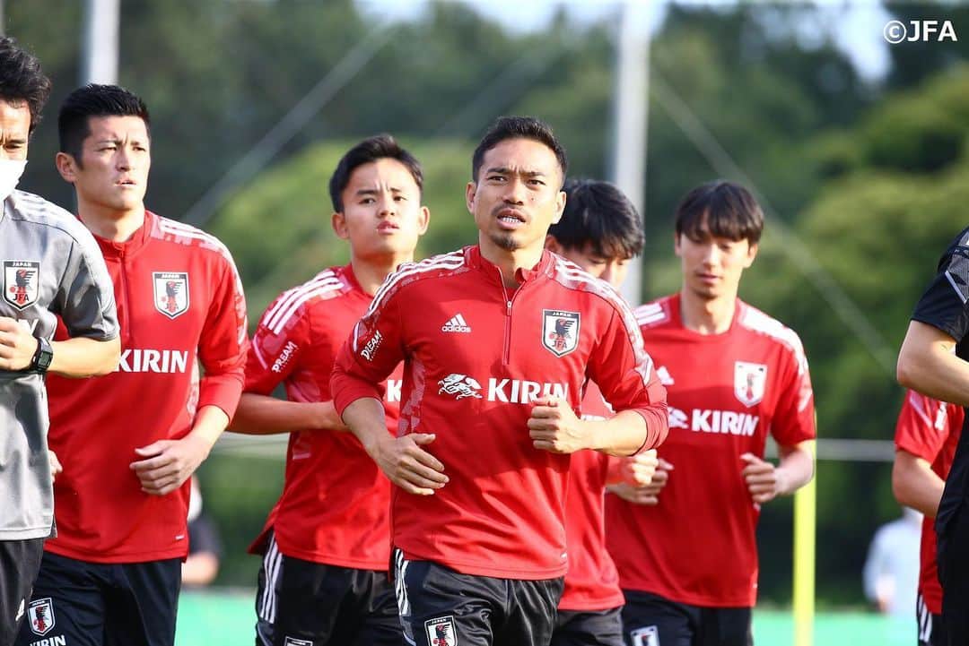 長友佑都のインスタグラム：「サッカー日本代表 明日夜19:20kick off vsミャンマー 応援よろしくお願いします！ @japanfootballassociation」