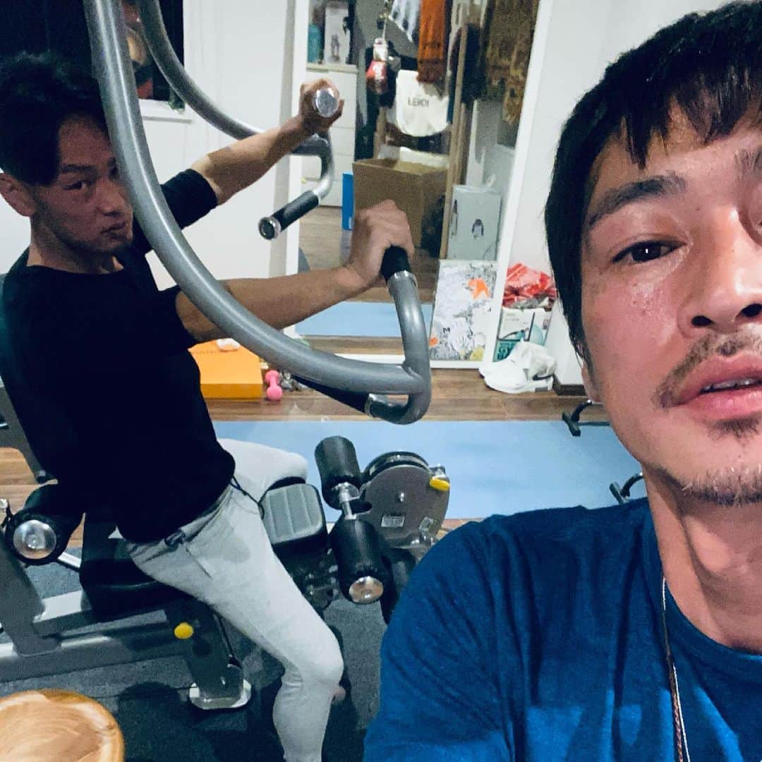 窪塚洋介のインスタグラム：「@club.gino  @tatsuo1000   4年も面倒みてくれてる"おたつ" ありがとうね^ ^  絶賛会員募集中‼️ 大阪／堀江の方々どうぞ是非💪 (パーソナルもやーてるよ)」