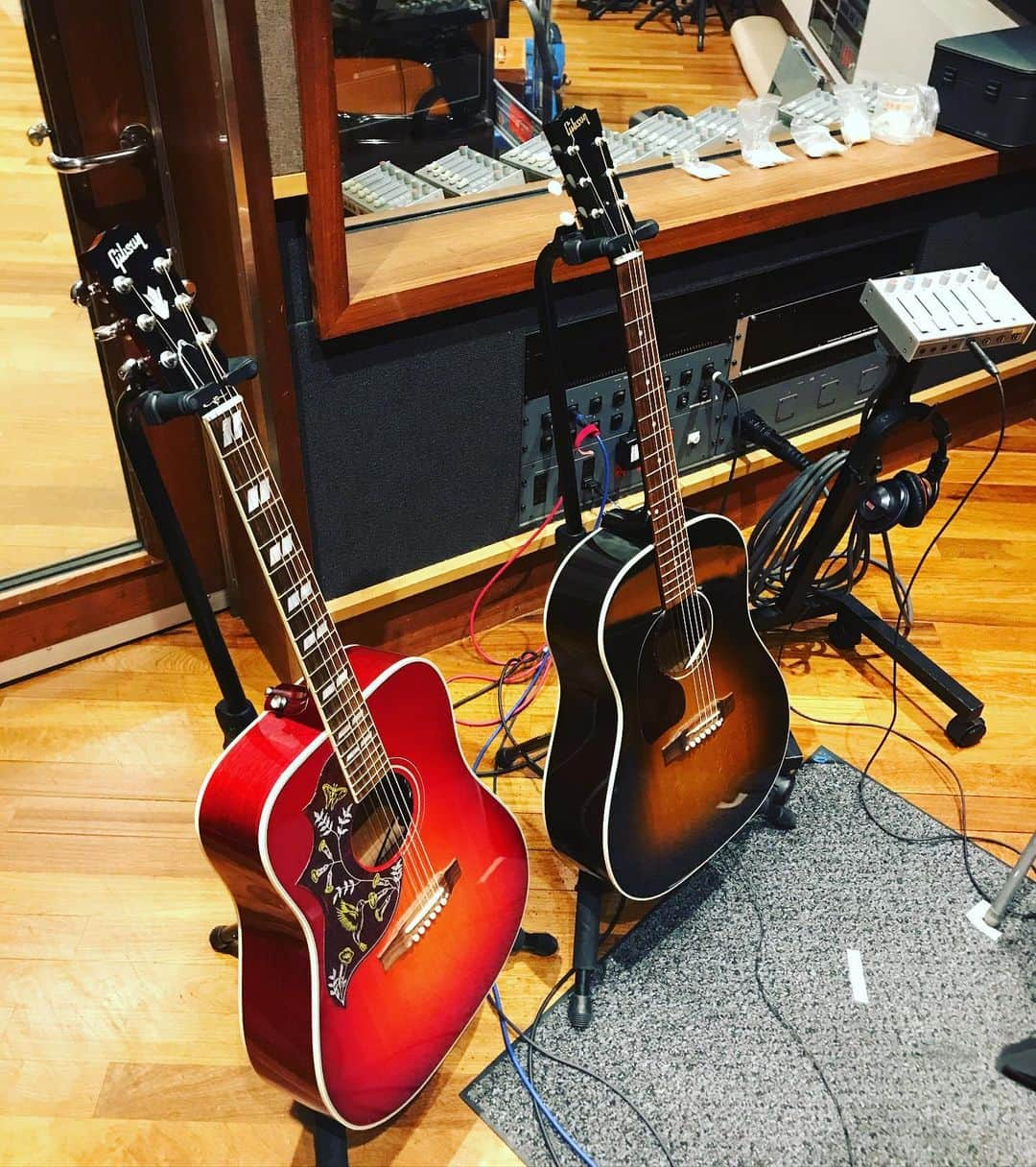 今井寿さんのインスタグラム写真 - (今井寿Instagram)「#🎵 #アコギ #acousticguitar  #今井寿 #imaihisashi #bucktick #bt #peace #✌🏻 #🌈🌈🌈🌈🌈🌈🌈 #アブラカダブラ #ABRACADABRA #🔮🙏🏻 #御守り」5月27日 23時50分 - bucktick_imai