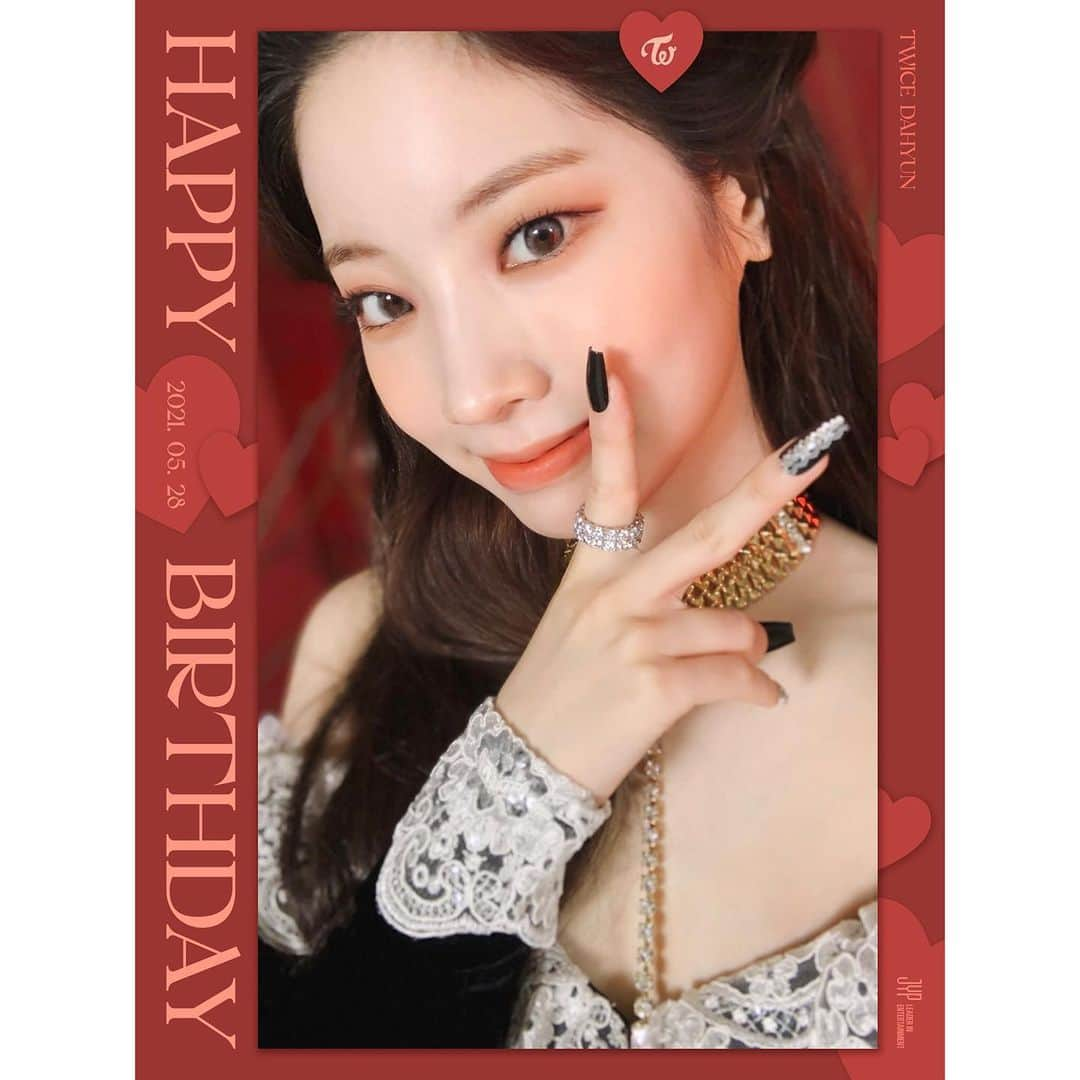 TWICE JAPANさんのインスタグラム写真 - (TWICE JAPANInstagram)「Happy Birthday DAHYUN  #HappyDAHYUNday」5月28日 0時00分 - jypetwice_japan