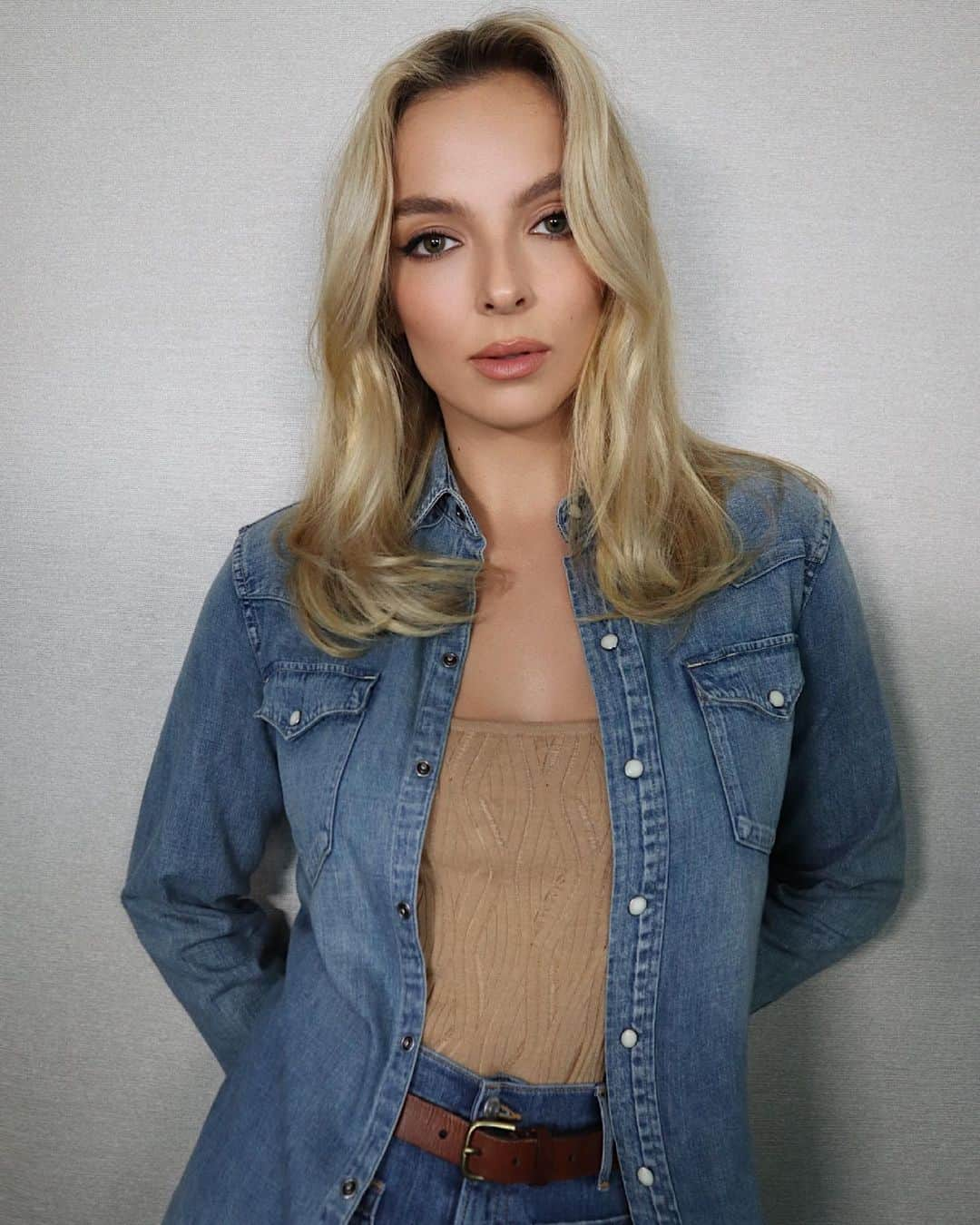 ジョディー・カマーさんのインスタグラム写真 - (ジョディー・カマーInstagram)「@elizabethsaltzman making my double denim dreams come true xxxxx @hungvanngo & @jacobrozenberg Thank you! 😘」5月28日 1時49分 - jodiemcomer