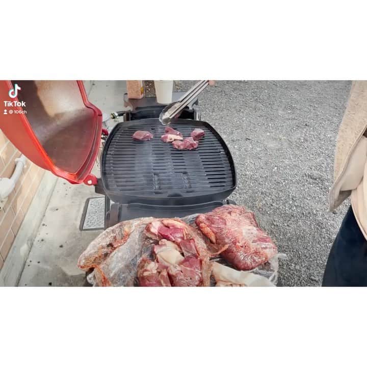 成田童夢のインスタグラム：「【 #ジビエ料理 】鹿肉とイノシシ肉でBBQやってみたら味が意外過ぎた！【 #狩猟 】#成田童夢 続きはコチラから→ https://youtu.be/Ay8Md77Pcns」