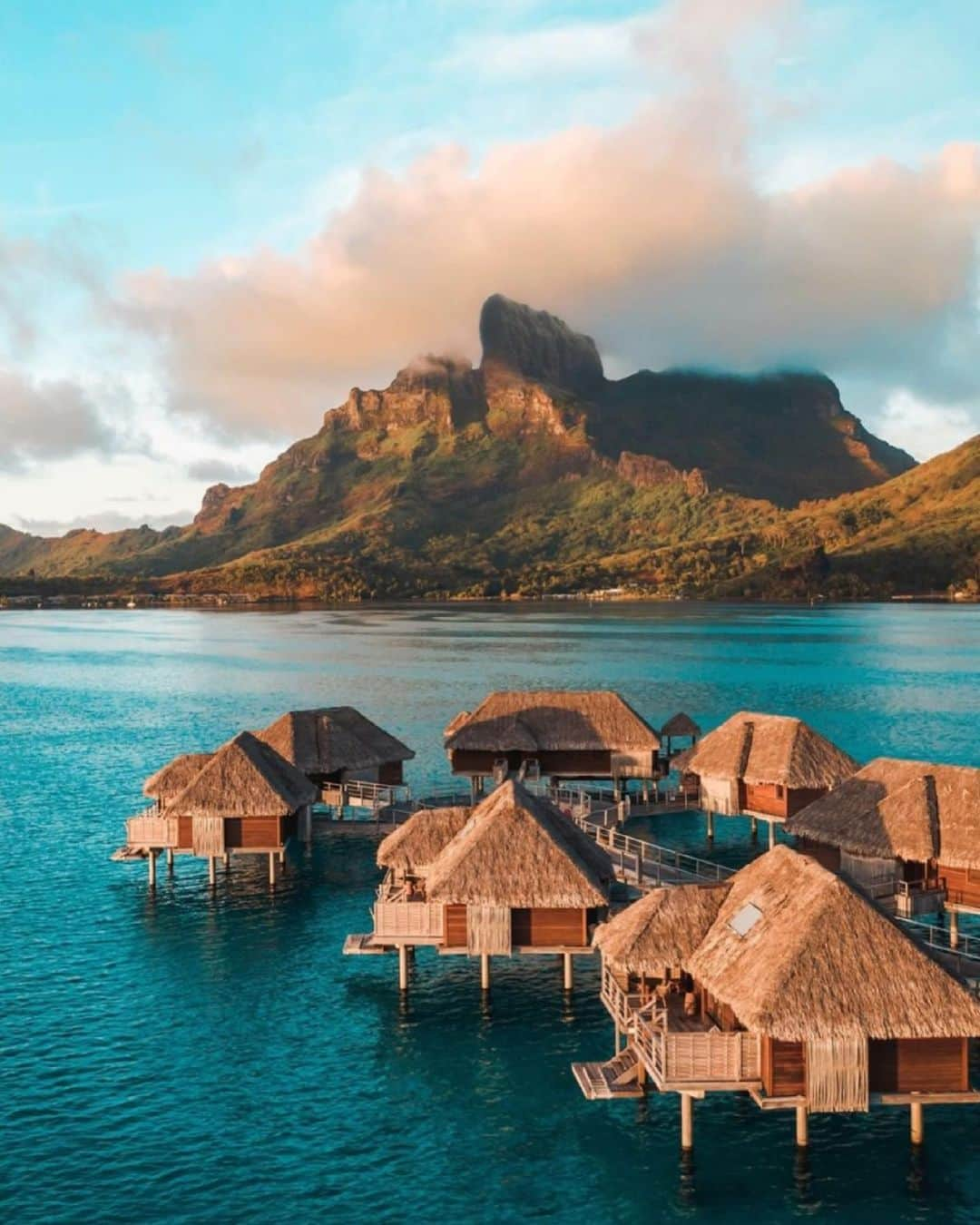 アナ・チエリさんのインスタグラム写真 - (アナ・チエリInstagram)「Bora Bora Bucket List 🙌🏽」5月28日 14時46分 - anacheri