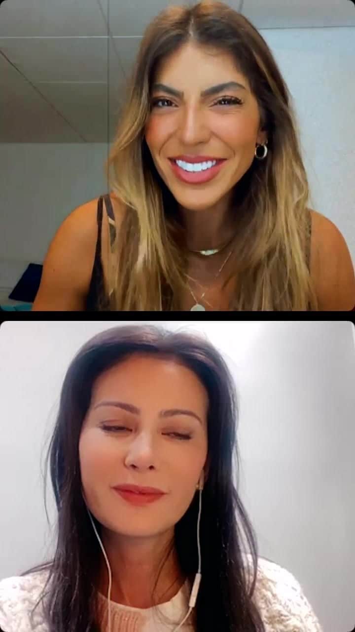 Rachel Apollonioのインスタグラム：「Fechando com chave de ouro a Semana Internacional da Tireoide! A convite da @merckbrasil contei pela primeira vez aqui sobre meu convívio com o hipotireoidismo há 5 anos. Recebi a querida @drasimonematsuda Endocrinologista, que deu uma Super AULA, esclareceu muuuuitas dúvidas importantes que nem eu imaginava. O intuito é conscientizar o maior número de pessoas, à irem atrás de algum diagnóstico. No meu caso os sintomas foram muito cansaço, desânimo, ganho de peso e inchaço na época. E graças ao diagnóstico correto e à disciplina no tratamento, hoje eu tenho tudo reguladinho funcionando super bem. Espero que tenham gostado! Encaminhem pra quem suspeita, ou já sabe que tem disfunção na tireoide. 💘✨」