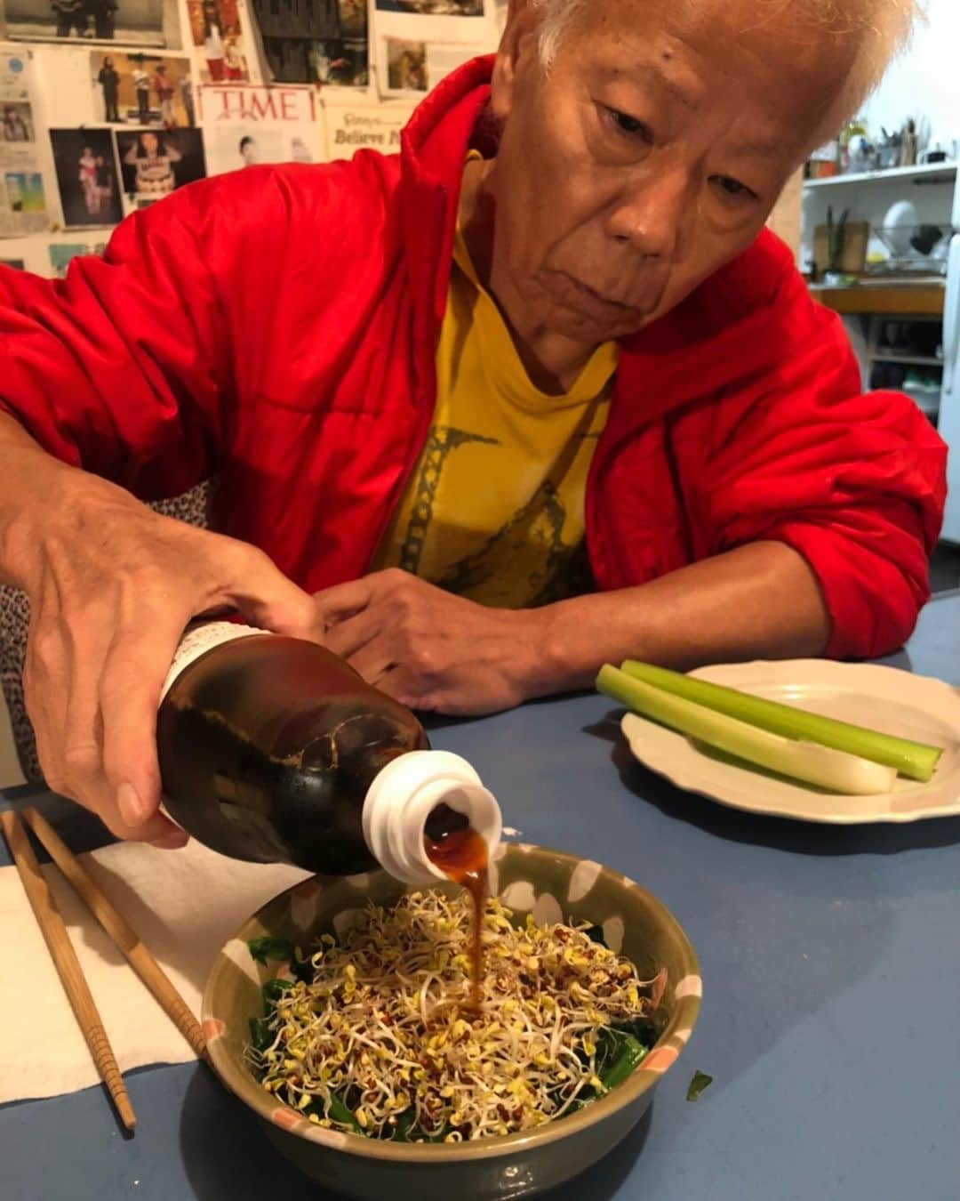 白石阿島さんのインスタグラム写真 - (白石阿島Instagram)「Sprout Ambassador 🌱 by Yoshitomo Nara ( @michinara3 )   Chefs kiss: Spinach, ponzu, broccoli sprouts.」5月28日 9時28分 - ashimashiraishi