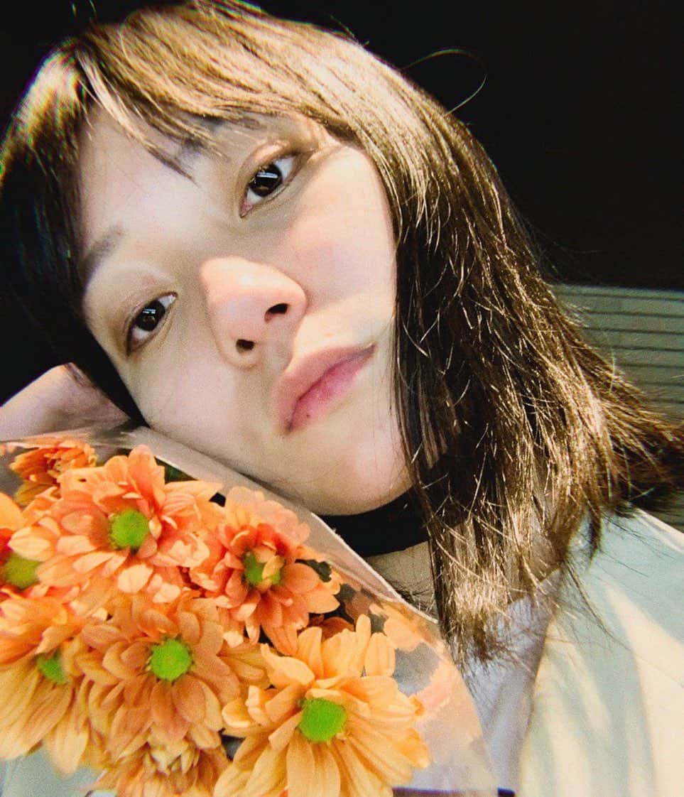 工藤綾乃のインスタグラム：「本日25歳になりました。 まずは私に携わるすべての皆様に感謝感謝です。ありがとうございます。 今年はどんな年になるのかな。まだまだ冒険していきます、工藤綾乃です。 皆さんにたくさん作品を見て頂けるように、 もっともっと私らしく頑張ります。  プライベートは、もっとアクティブな事をやっていこうと。 これからも応援よろしくお願いします📣」