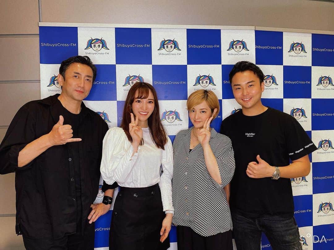 希良梨のインスタグラム：「THE ROPPONGI CLINIC  恵比寿院 代表 長尾 沙也加さんと☆  熱い人生ストーリー、お話をありがとうございました❤️ 新しい風を吹かせてくださいね！ Thank u so much  謝謝你🙏  @dr.sayakanagao  @aj_investor  @heikichi_takahashi  @kigod23   @shibuyacrossfm   #渋谷クロスfm   #love #japan #like4like #simple #nature #taiwan #momlife #followforfollow #follow4follow #kirari #希良梨 #アニメ好きな人と繋がりたい #漫画好きな人と繋がりたい」
