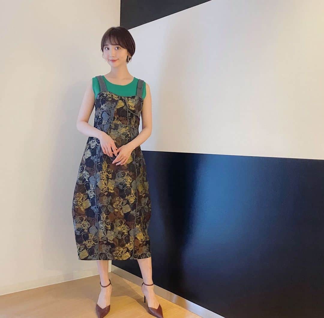 おのののかのインスタグラム：「＊ 温かいメッセージ、本当にありがとうございます✨  最近のテレビを観て、おや🤰？と思ってくれた方もいたみたいですね🥺笑 着られなくなるお洋服も増えてきましたが、今は日々成長してくれるお腹がとても愛おしいです☺️✨  同じくママになる方からもたくさんのメッセージをいただいて、とても心強かったです✨ まだまだ新米すぎて、なにをお話していいのかも分からない状態ですが😅  まずは体調を最優先に、穏やかな日々を過ごしていけたらなぁと思っています✨」