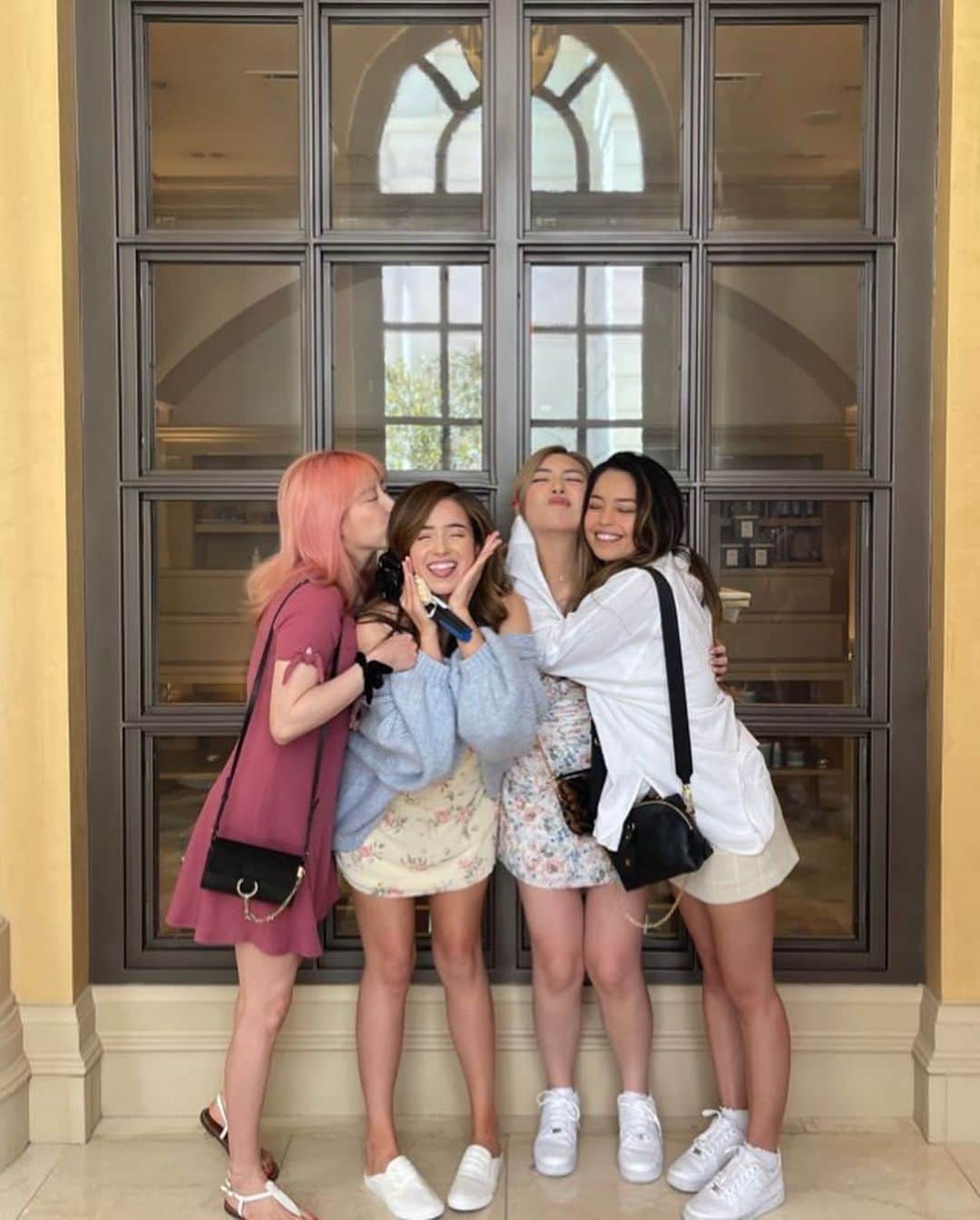 Pokimaneさんのインスタグラム写真 - (PokimaneInstagram)「1st ever roomie pic (swipe for vid 🥲)」6月12日 8時01分 - pokimanelol