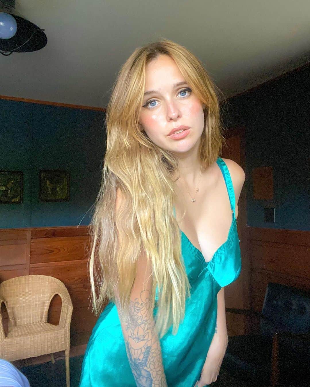 Acacia Brinleyのインスタグラム：「This vintage silk dress got put to good use last night! 🧜🏻‍♀️」