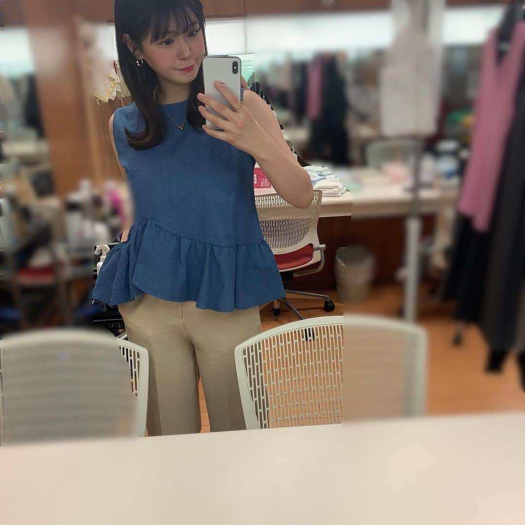 TBS「ビジネスクリック」さんのインスタグラム写真 - (TBS「ビジネスクリック」Instagram)「☁️本日の衣装☁️  本日の #井口綾子 キャスターの衣装は #Mdeux でした👗  青いトップスが夏らしくて可愛いですね☀️👒  #井口綾子 キャスター、久々のパンツスタイルでした✨  #TBS #ビジネスクリック #ビジクリ」6月12日 0時37分 - business_click