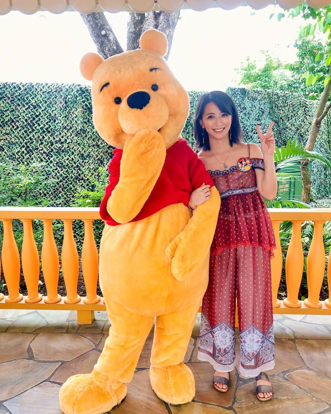 矢部あやのインスタグラム：「201906 このプーさん背が高いね！ ・ #hkdisneyland #hongkongdisneyland」